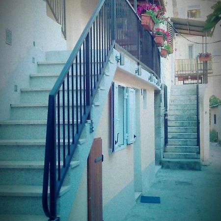 House Sandra Split Exterior foto
